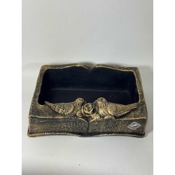 OSŁONKA BETONOWA KSIĄZKA DWA GOŁEBIE 23X15,5X8,5 / ZŁOTA...